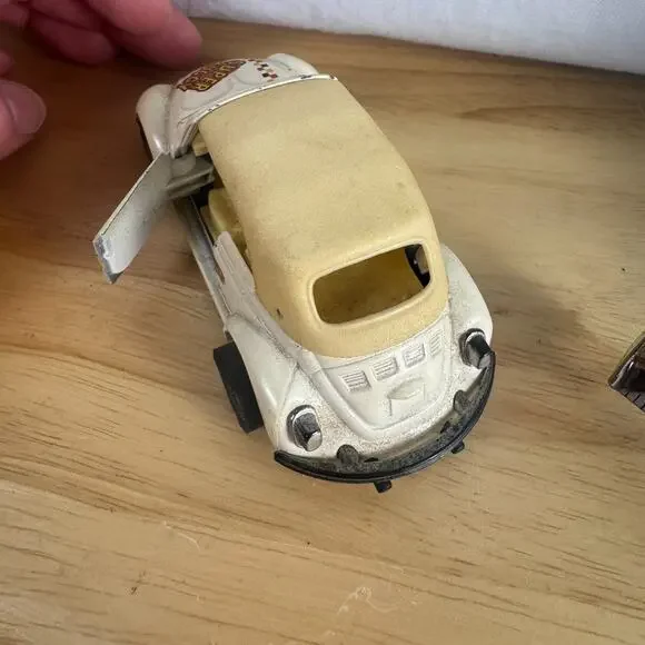 Volkswagen Beetle Cabriolet Germany Classic Car Model Diecast 1:34-1:39 Scale - Picture 6 of 7